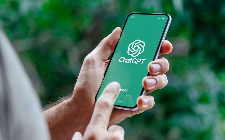 Πάνω 1,2 εκατ. άνθρωποι εκφράζουν αυτοκτονικές τάσεις στο ChatGPT