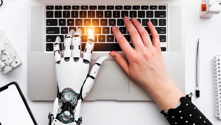 Μελέτη OpenAI: Ποια 44 επαγγέλματα κινδυνεύουν περισσότερο από την Τεχνητή Νοημοσύνη